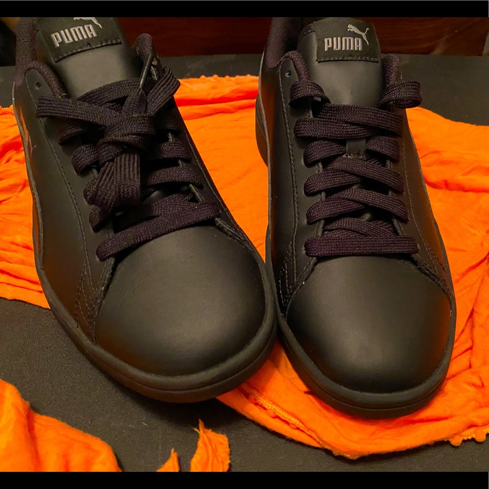 Brand New Black Pumas men’s size 6.5